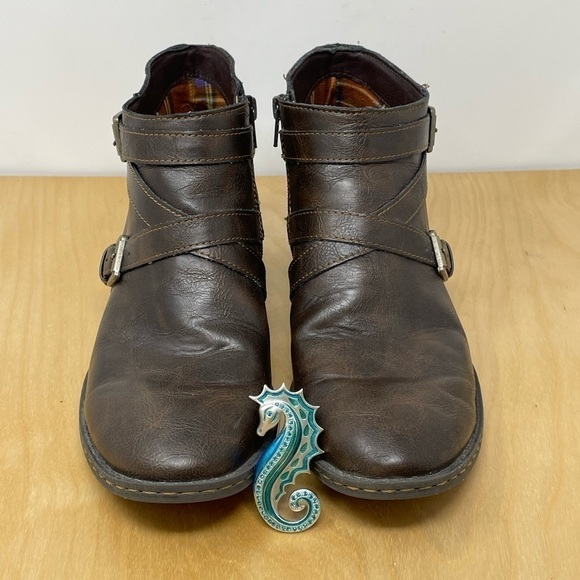 B.O.C. Brown Vegan Leather Ankle Boots w/Strap & Buckle Detail Zippered Size 8 - Picture 2 of 10